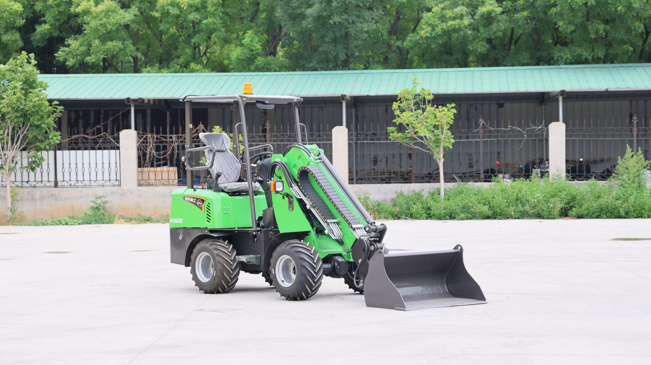 SE906 Compact Electric Wheel Loader Light-duty material handling wheel loader