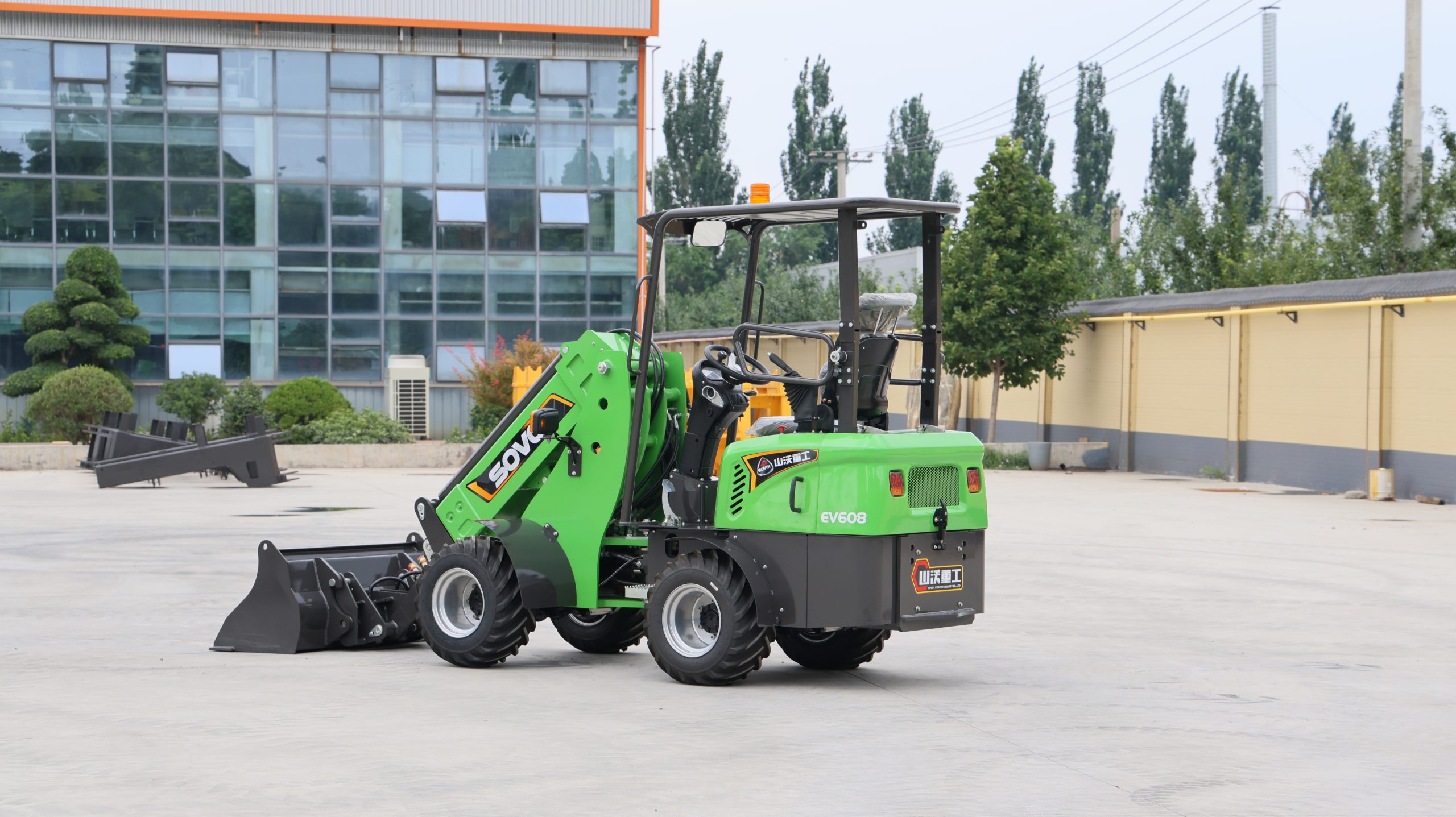 SE906 electric wheel loader for Farms, warehouses, parks, municipal facilities, and landscape engineering