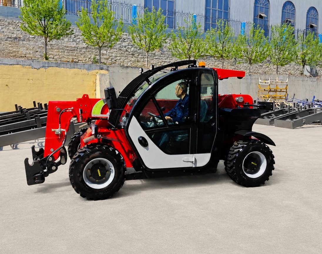Telehandlers Compact / Small Telehandler for farms, small construction sites and material handlingtelehandler wet axle