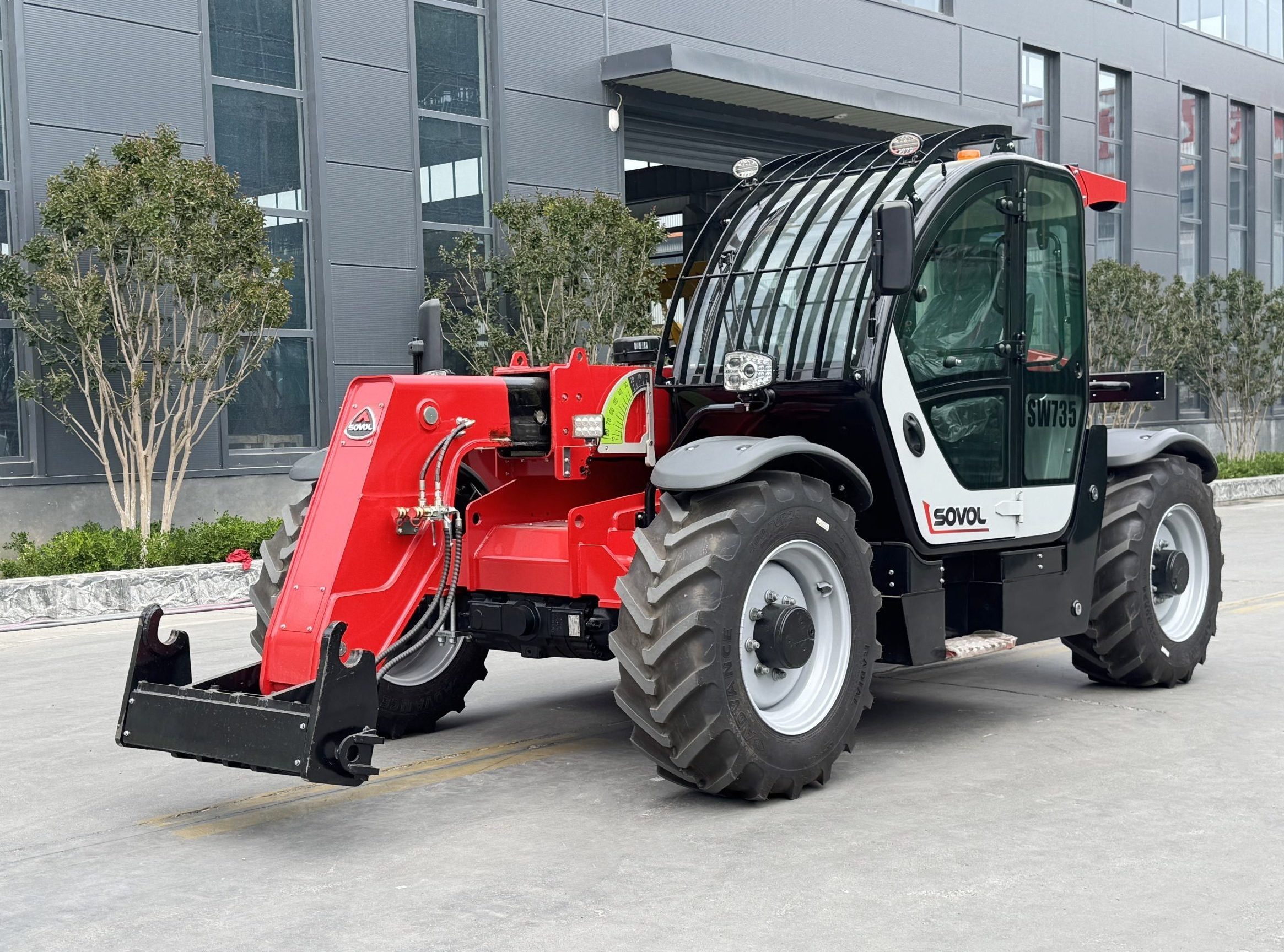 Home-ES Sovol telehandlers with solid chassis and high-performance lifting capacity