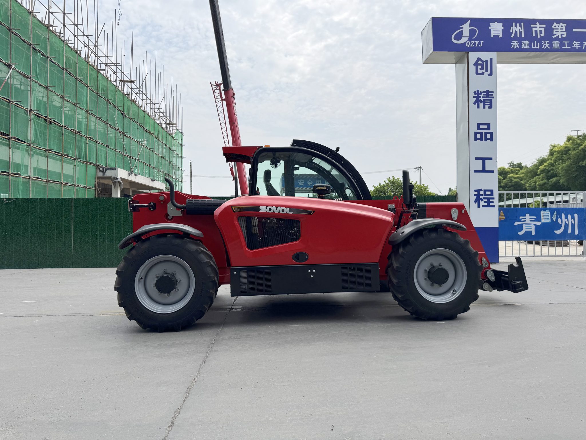 SW735H Hydrostatic Telehandler 7m 3.5t telehandler-right side