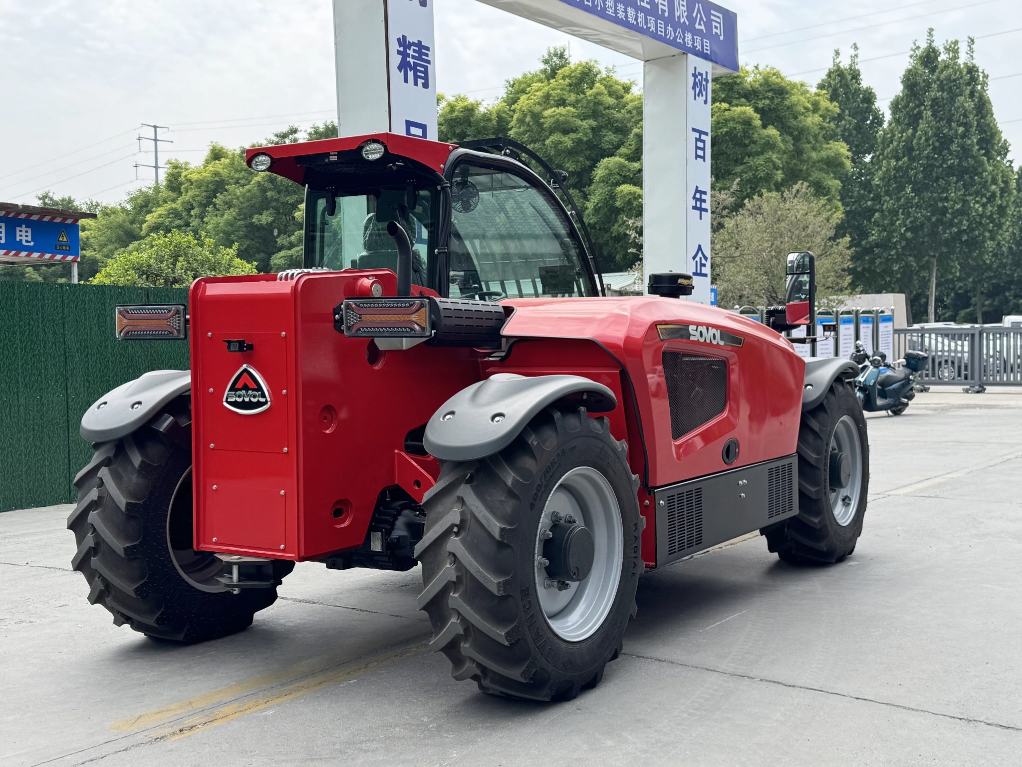 SW735H Hydrostatic Telehandler 7m 3.5t telehandler-right rear side