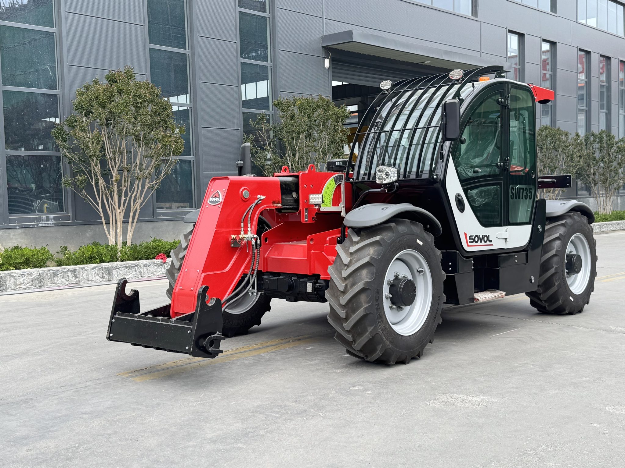 SW735H Hydrostatic Telehandler 7m 3.5t telehandler-left front side