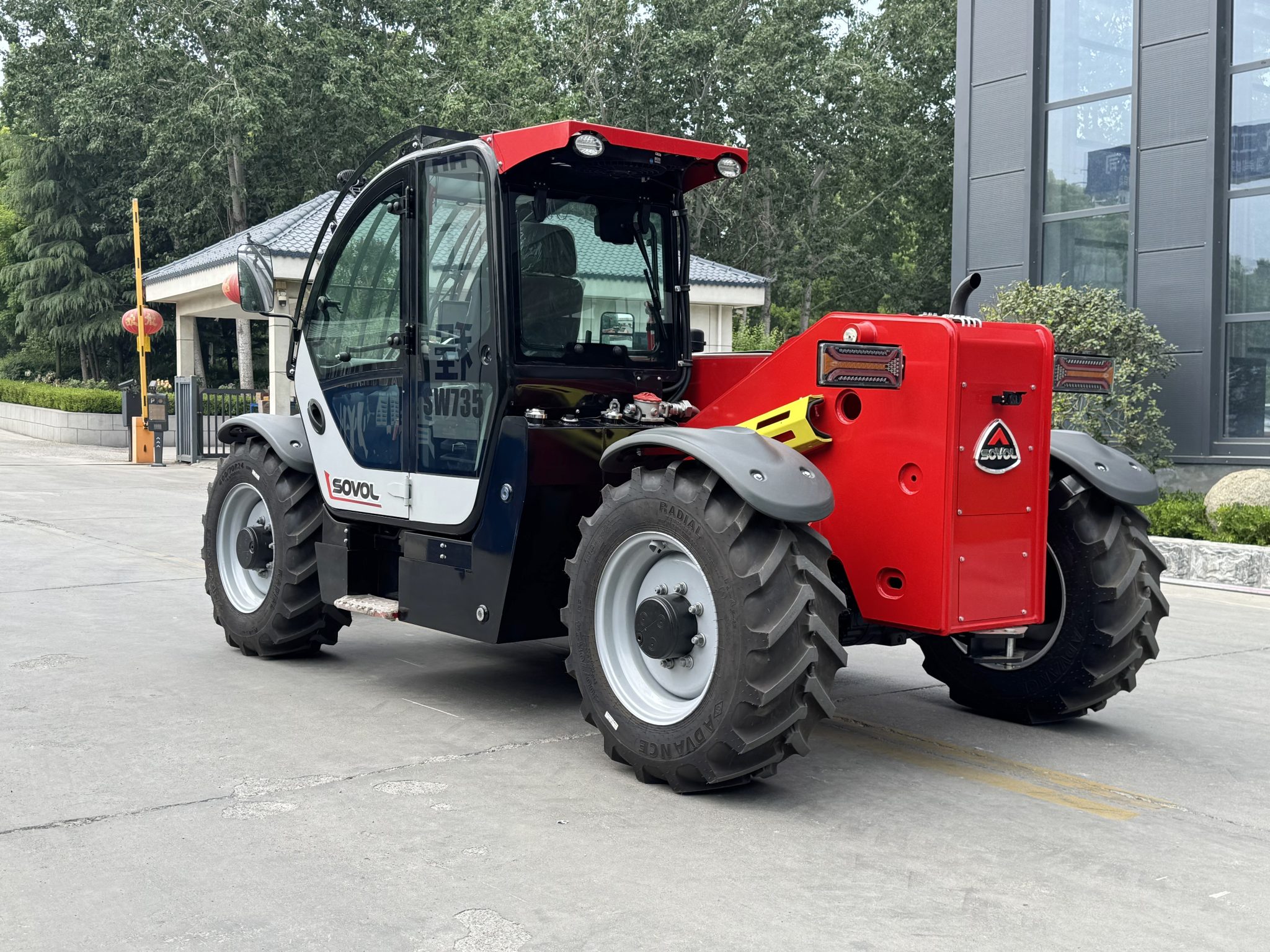 SW735H Hydrostatic Telehandler 7m 3.5t telehandler-left rear side