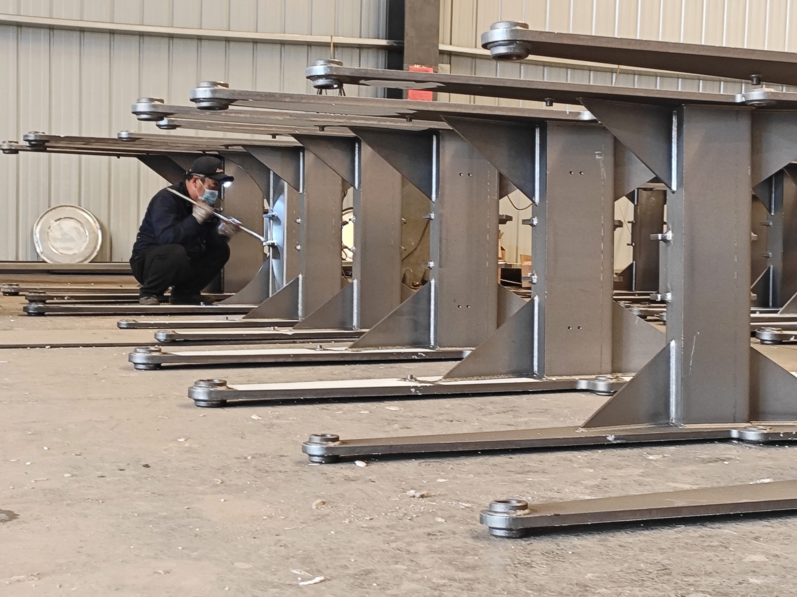 About Us-EN Human inspect the welding quality
