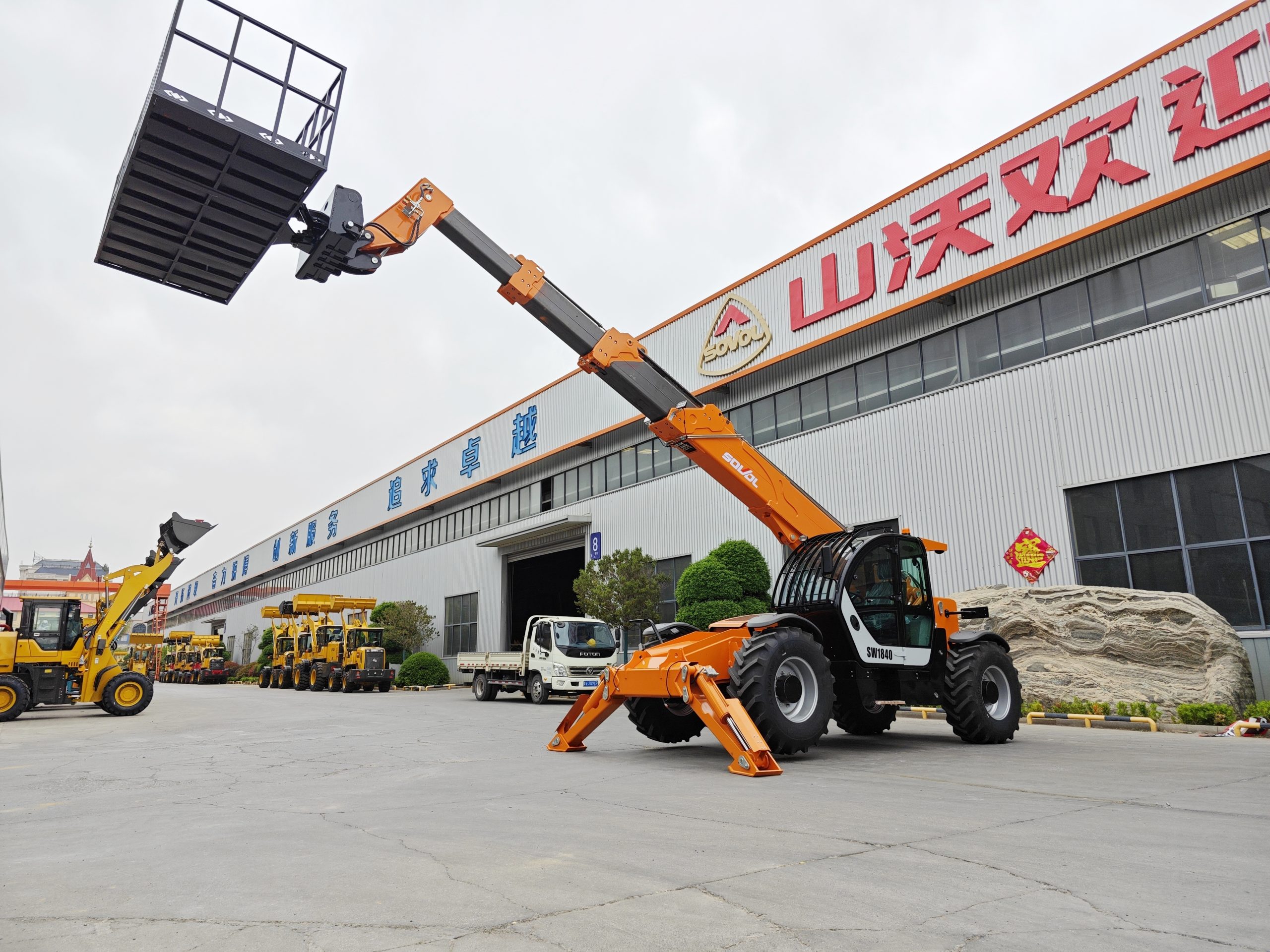 Telehandlers 18m Sovol telehandler with outriggers and work platform for industrial lifting, construction sites and high-reach material handling.
