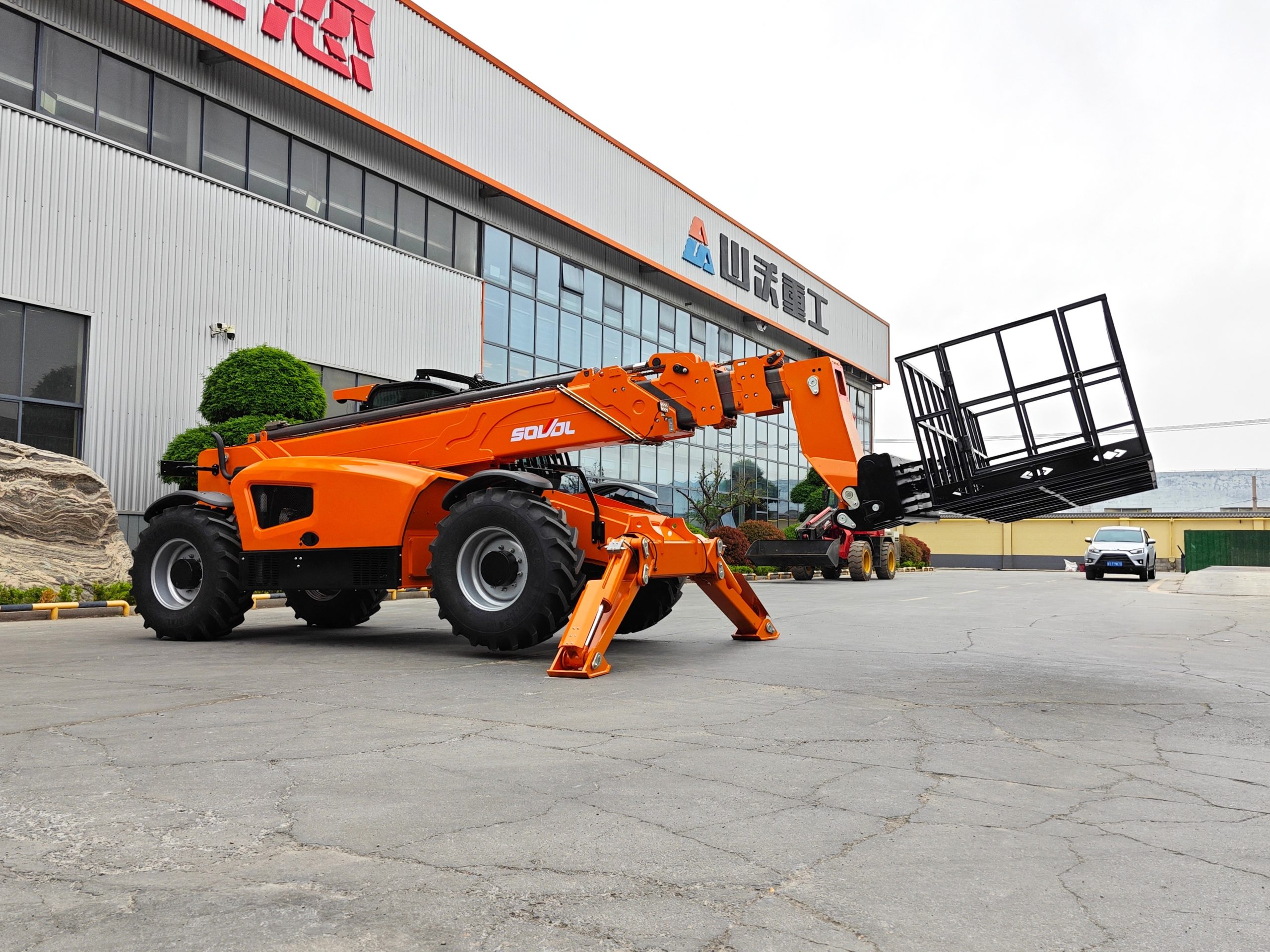 SW1840 18m 4 Ton Telehandler 18m 4 ton high-reach heavy-duty telehandler with outriggers for large construction, industrial lifting and project-based applications-right side