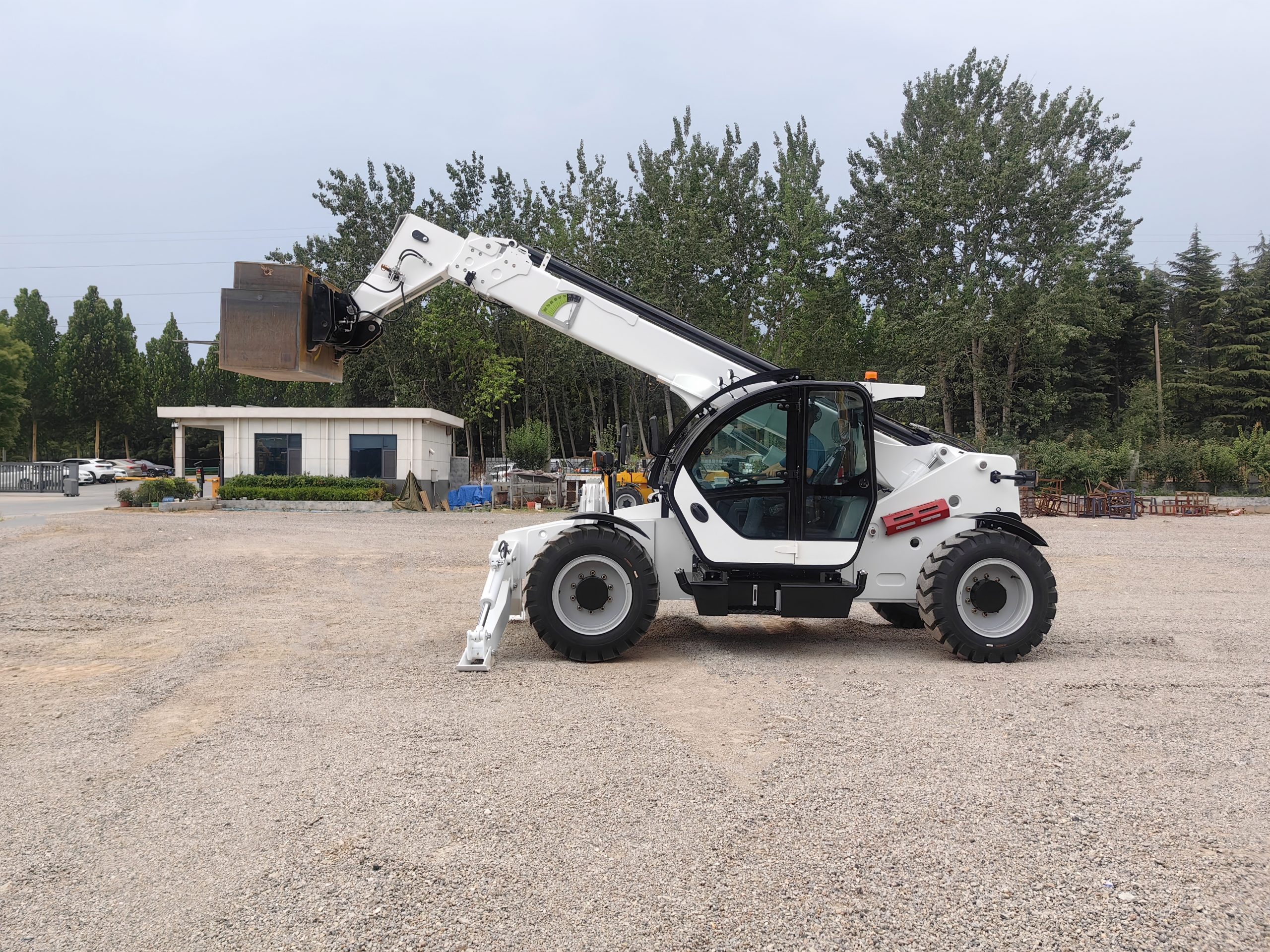 Telehandlers Sovol telehandler 14m 4-ton with outriggers for construction, agricultural work, industrial lifting, and versatile material handling applications.
